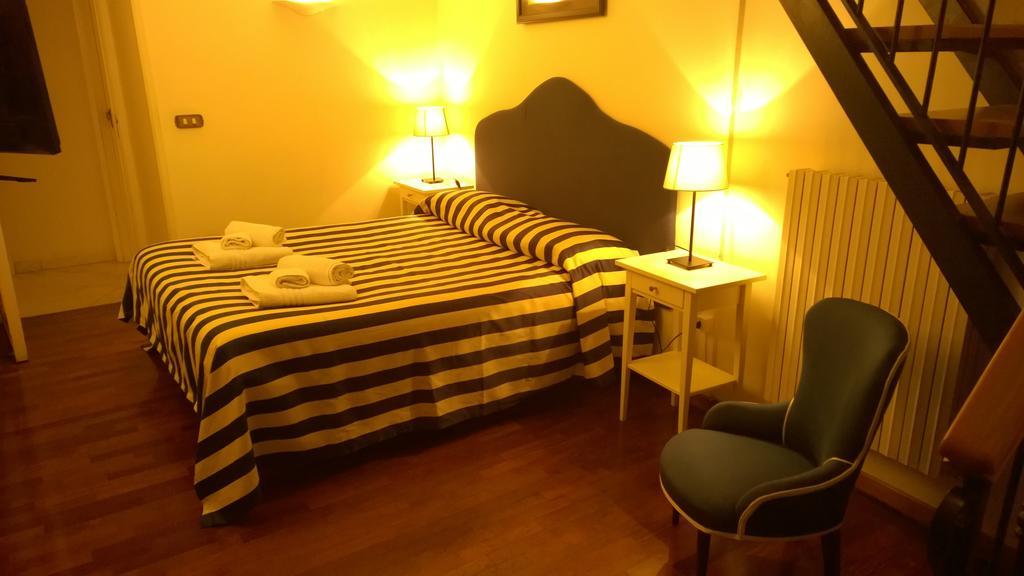 Palazzo Magnocavallo B&B Napoli Ruang foto