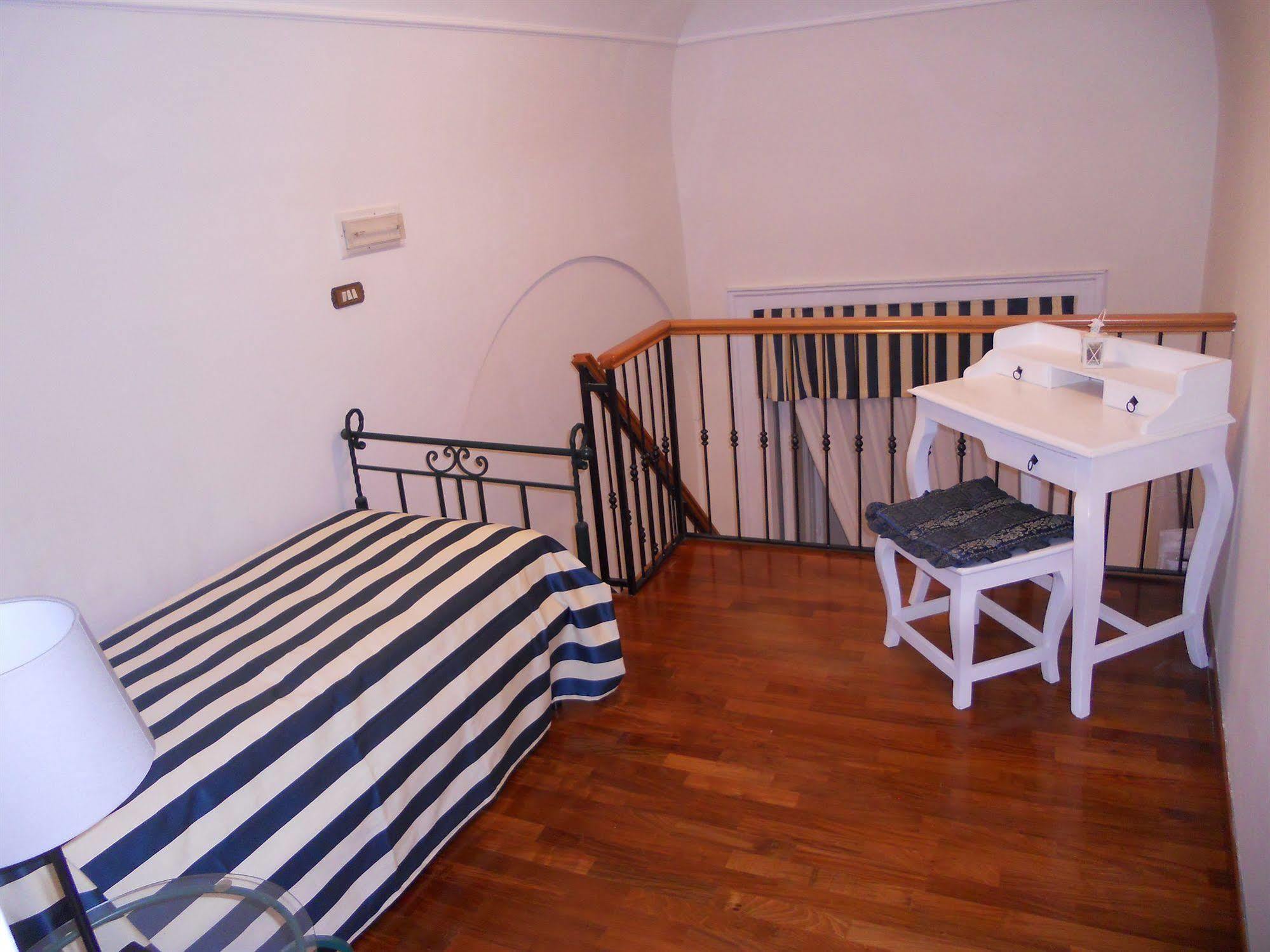 Palazzo Magnocavallo B&B Napoli Bagian luar foto