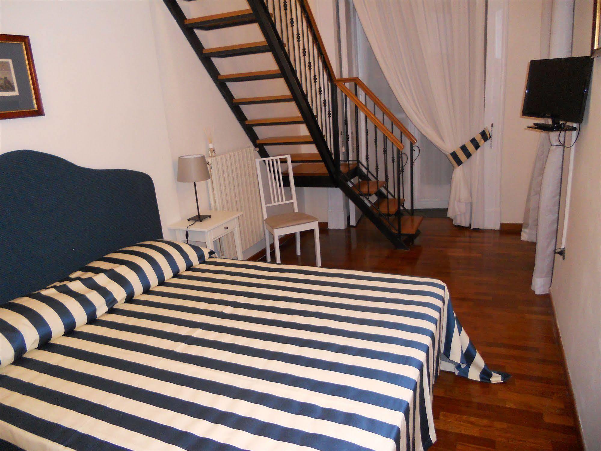 Palazzo Magnocavallo B&B Napoli Bagian luar foto