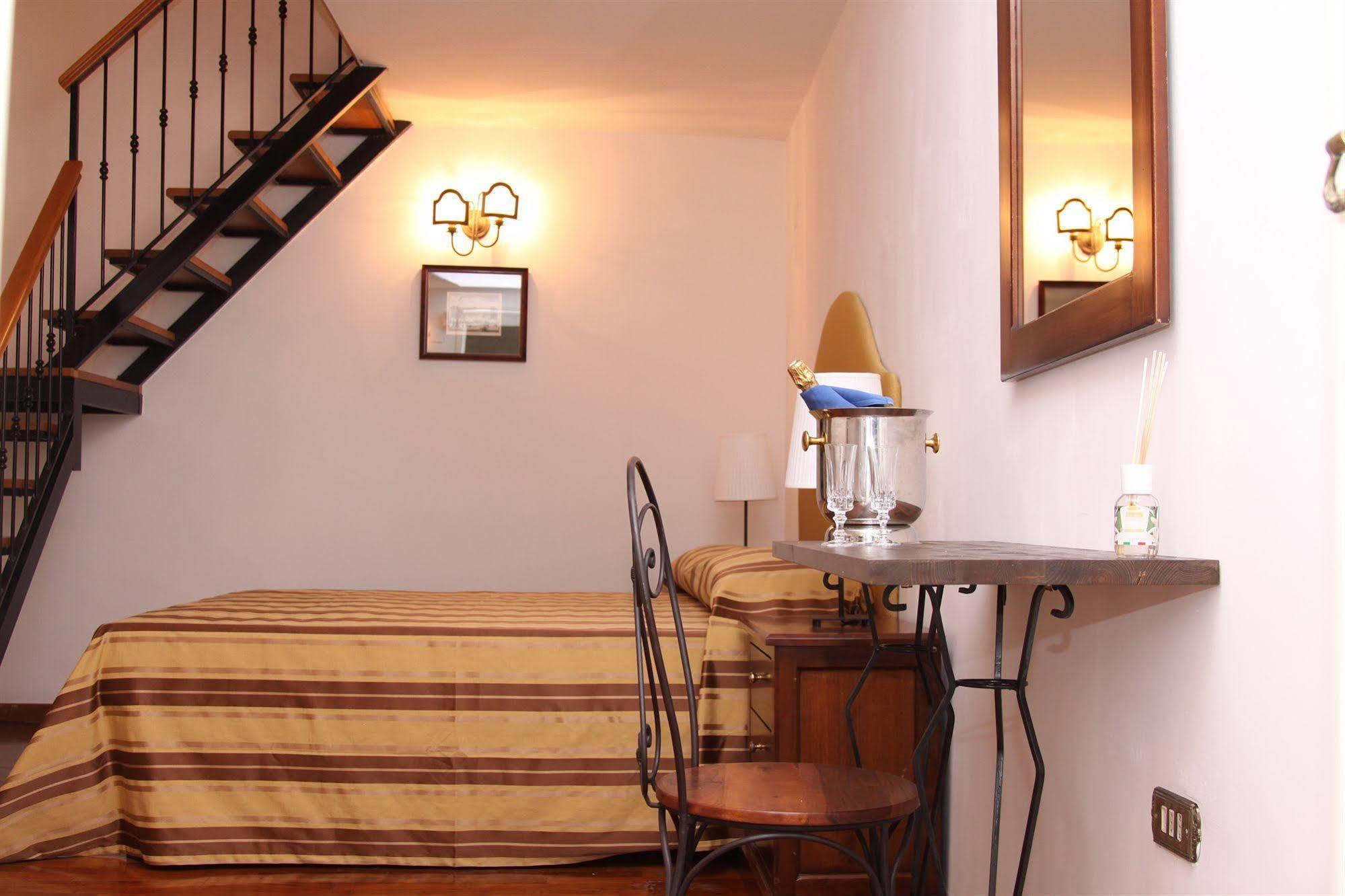 Palazzo Magnocavallo B&B Napoli Bagian luar foto