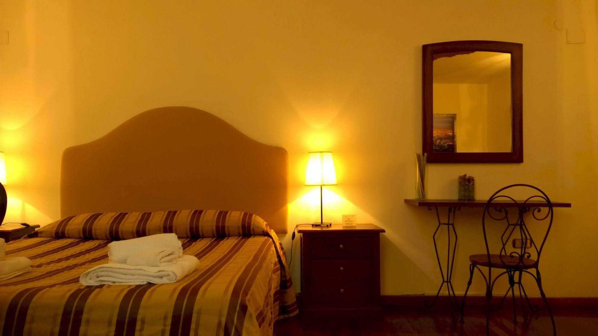 Palazzo Magnocavallo B&B Napoli Bagian luar foto